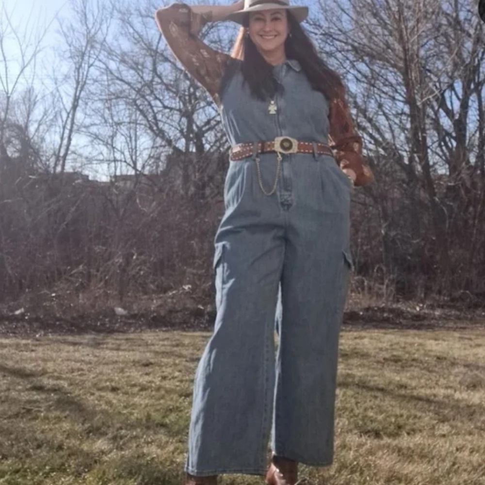 Universal Thread Denim Sleeveless Wide Leg Cargo Utility Jumpsuit Size 6 NWT - Picture 2 of 8
